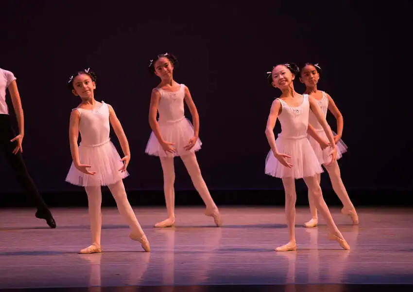 04_Un Petit Menuet WEARY